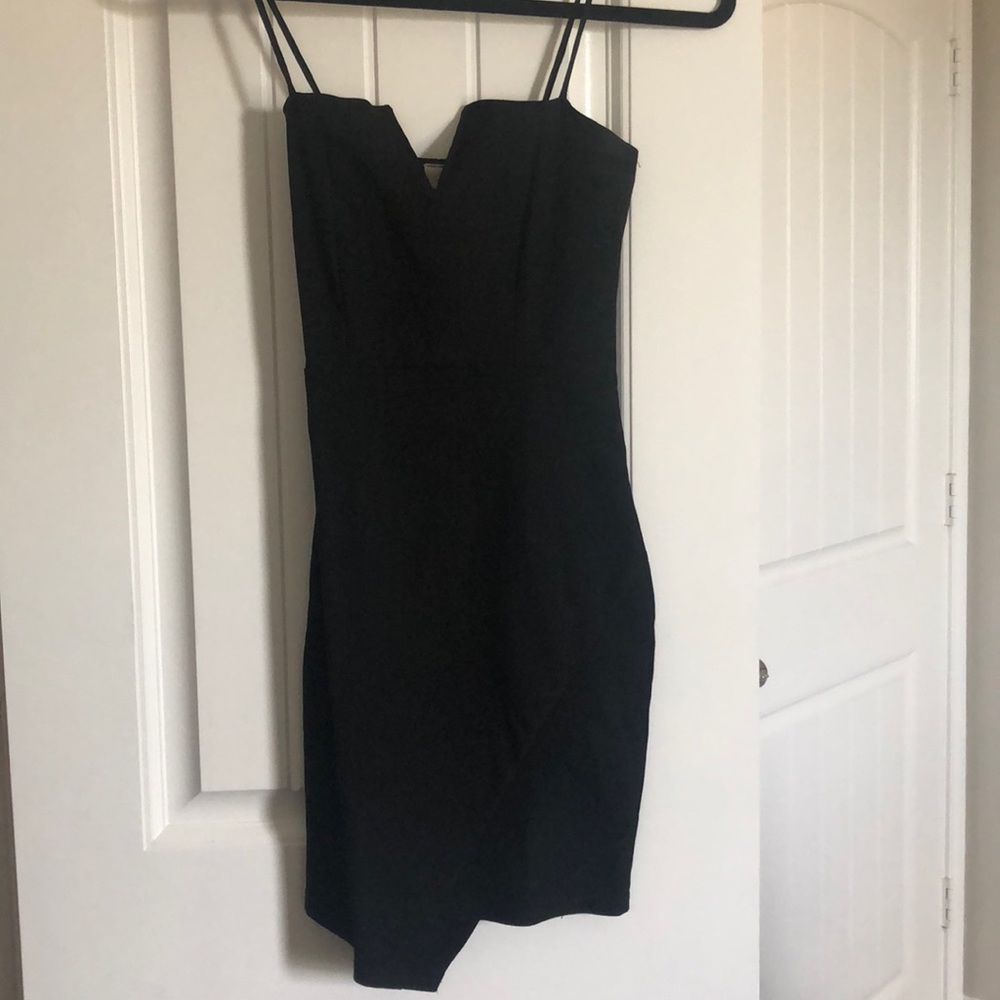 Black bodycon dress